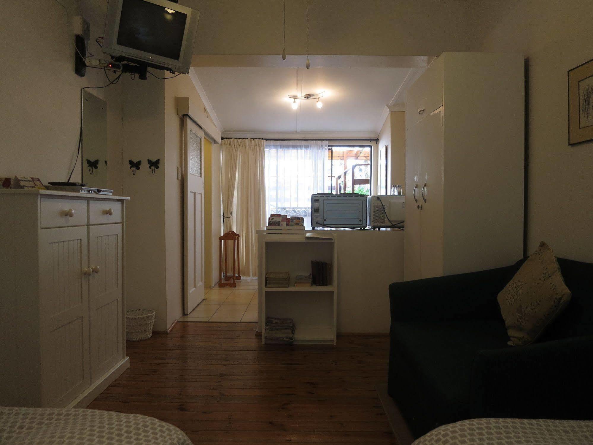 Dempsey'S Self-Catering Guest House Port Elizabeth Ngoại thất bức ảnh
